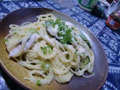 オクラとズッキーニ、メジナのパスタ